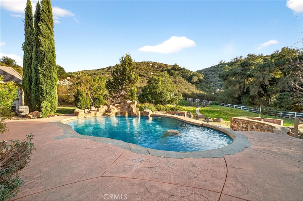 41275 Hacienda Drive
