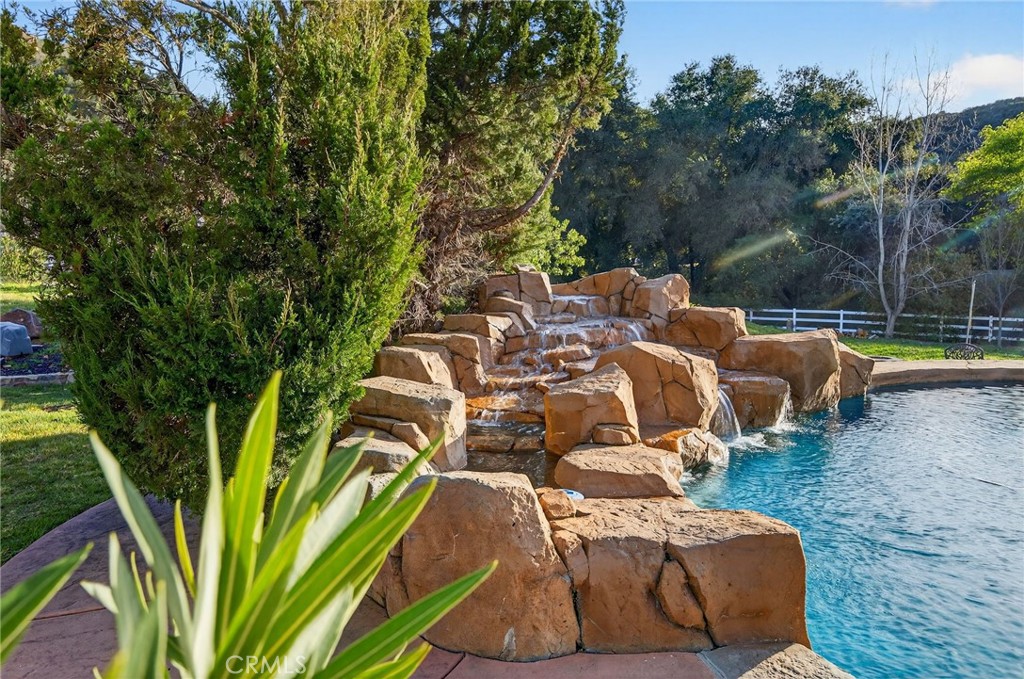 41275 Hacienda Drive