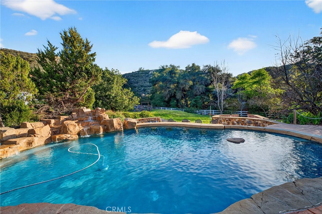 41275 Hacienda Drive