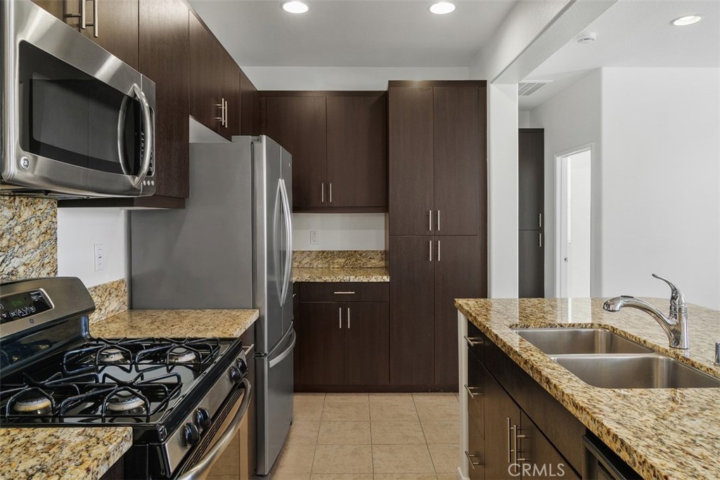 43114 Avenida Abril