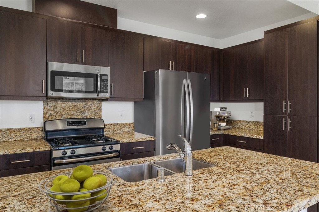 43114 Avenida Abril