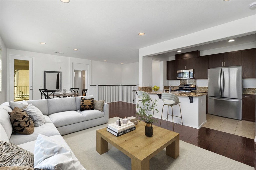 43114 Avenida Abril
