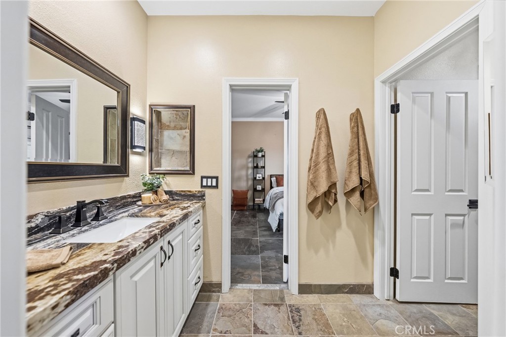 40055 Valle Vista