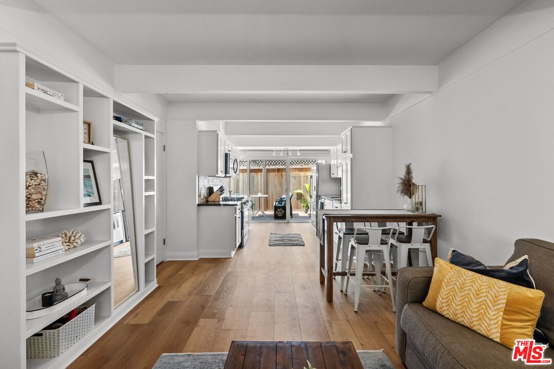 4040 Grand View Blvd Unit: 18