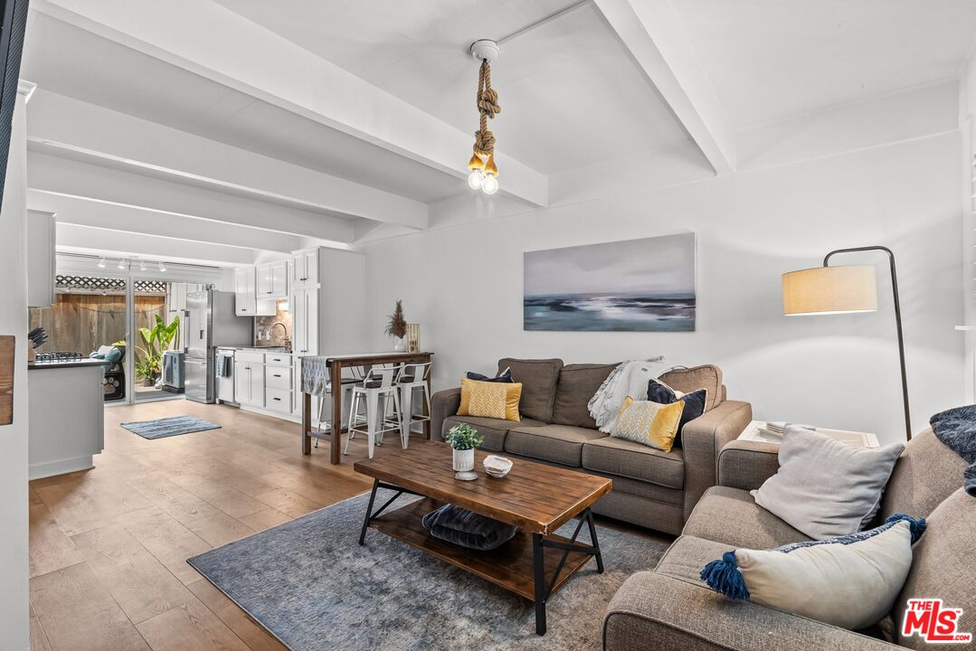 4040 Grand View Blvd Unit: 18