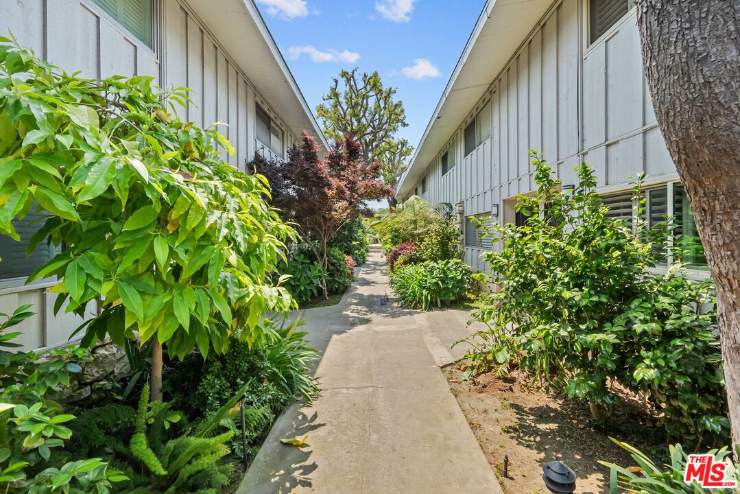4040 Grand View Blvd Unit: 18