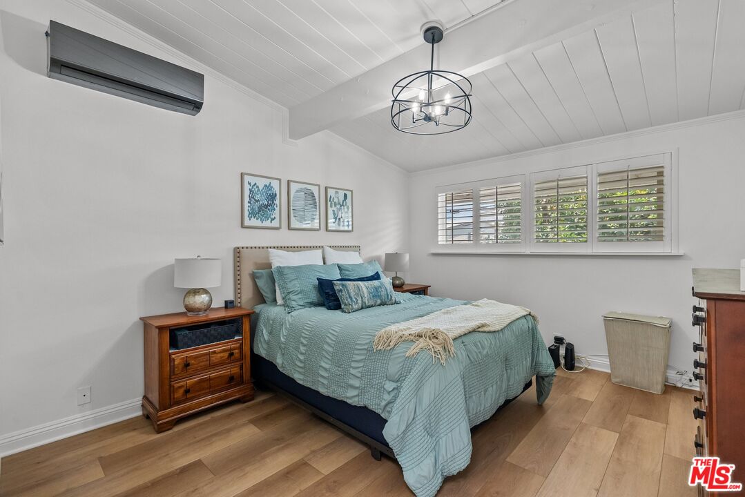 4040 Grand View Blvd Unit: 18