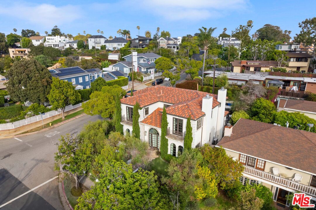 592 Radcliffe Ave