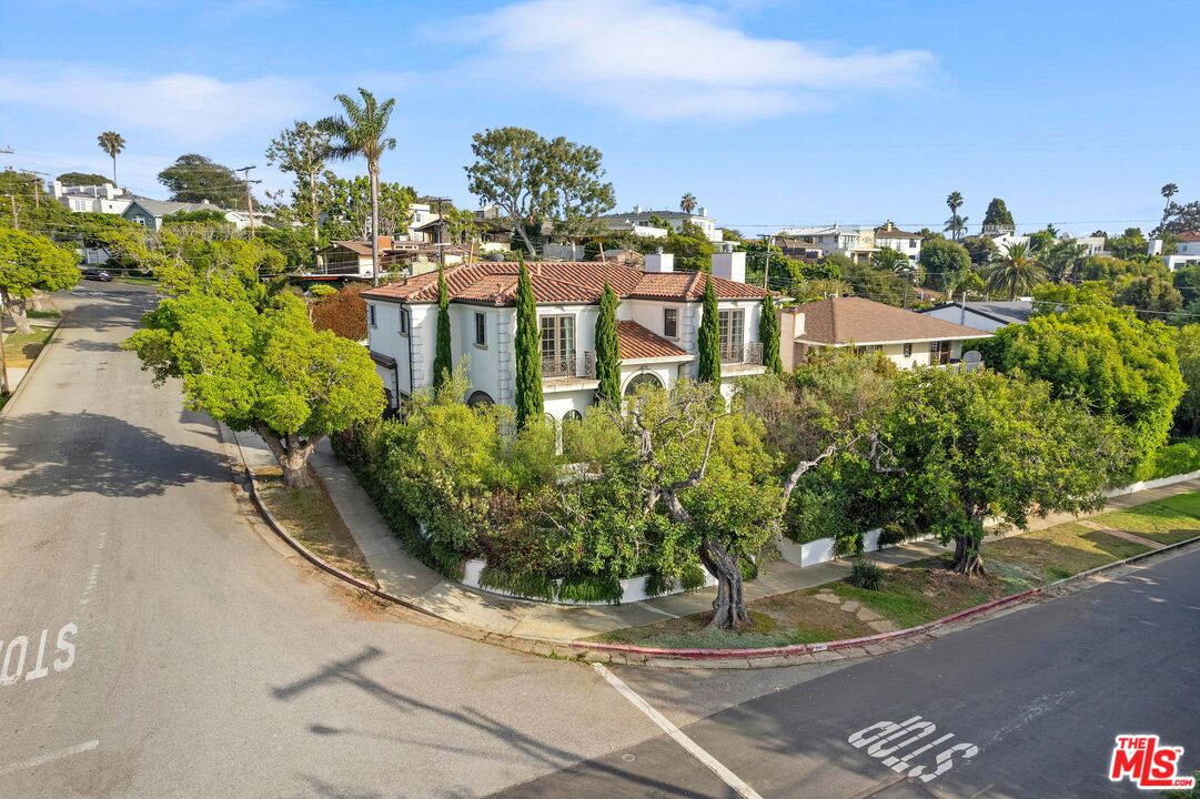 592 Radcliffe Ave