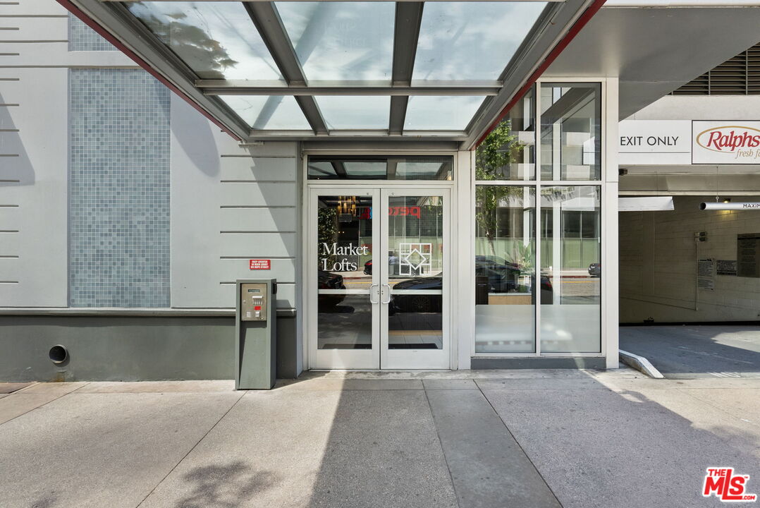 645 W 9th St Unit: 621