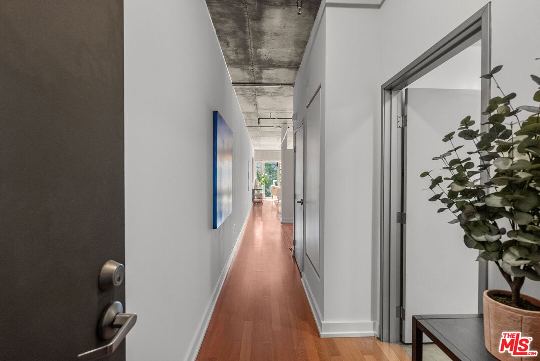645 W 9th St Unit: 621