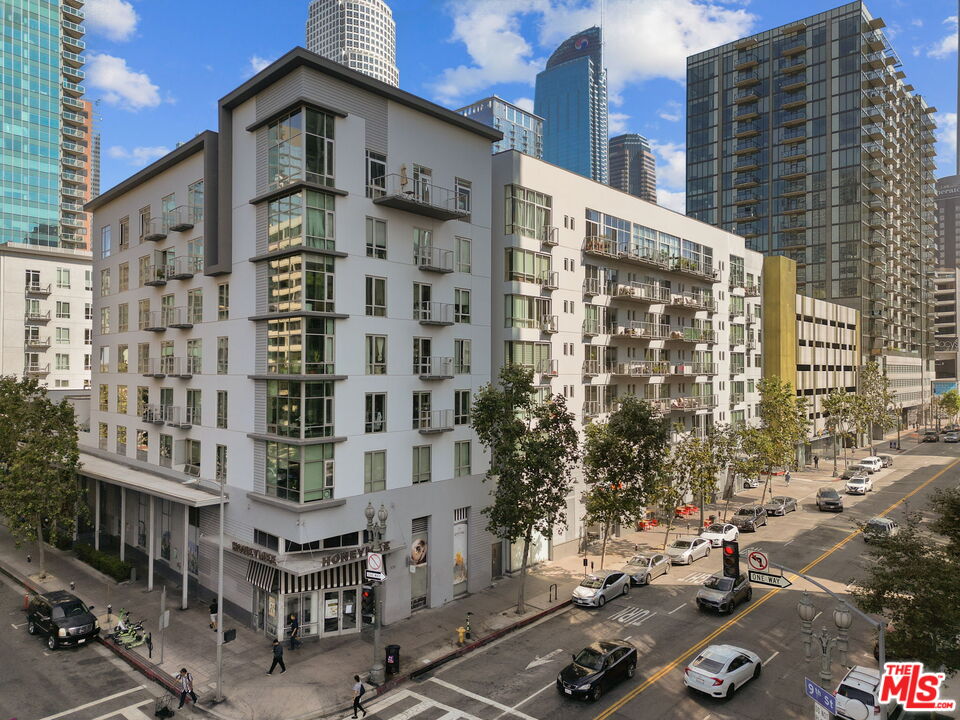 645 W 9th St Unit: 621