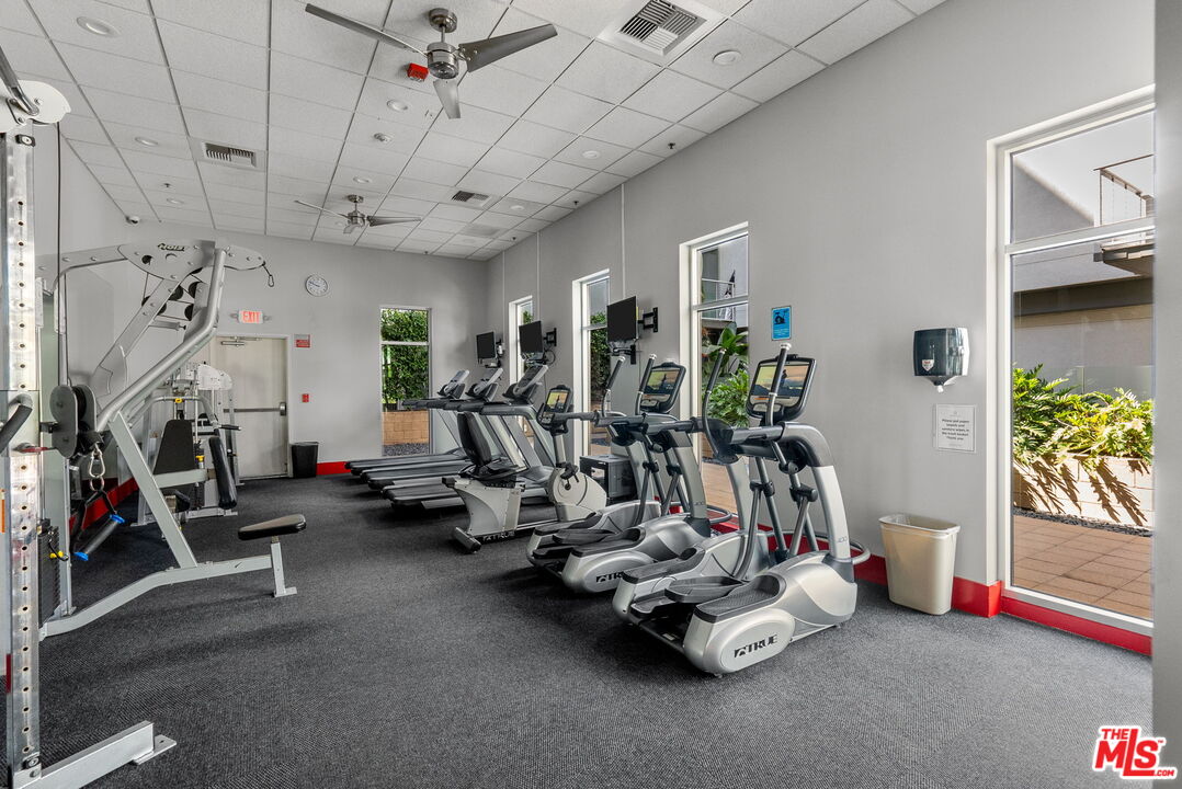 645 W 9th St Unit: 621