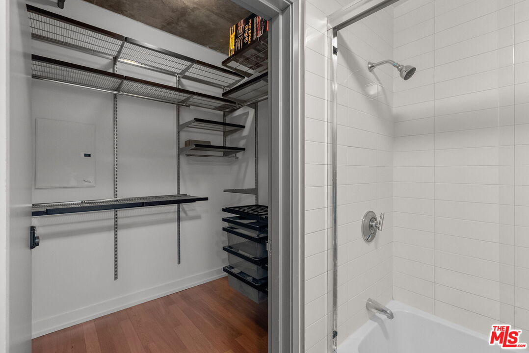 645 W 9th St Unit: 621