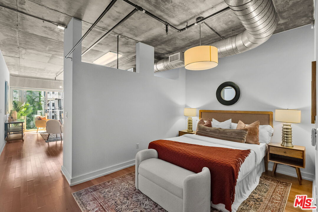 645 W 9th St Unit: 621