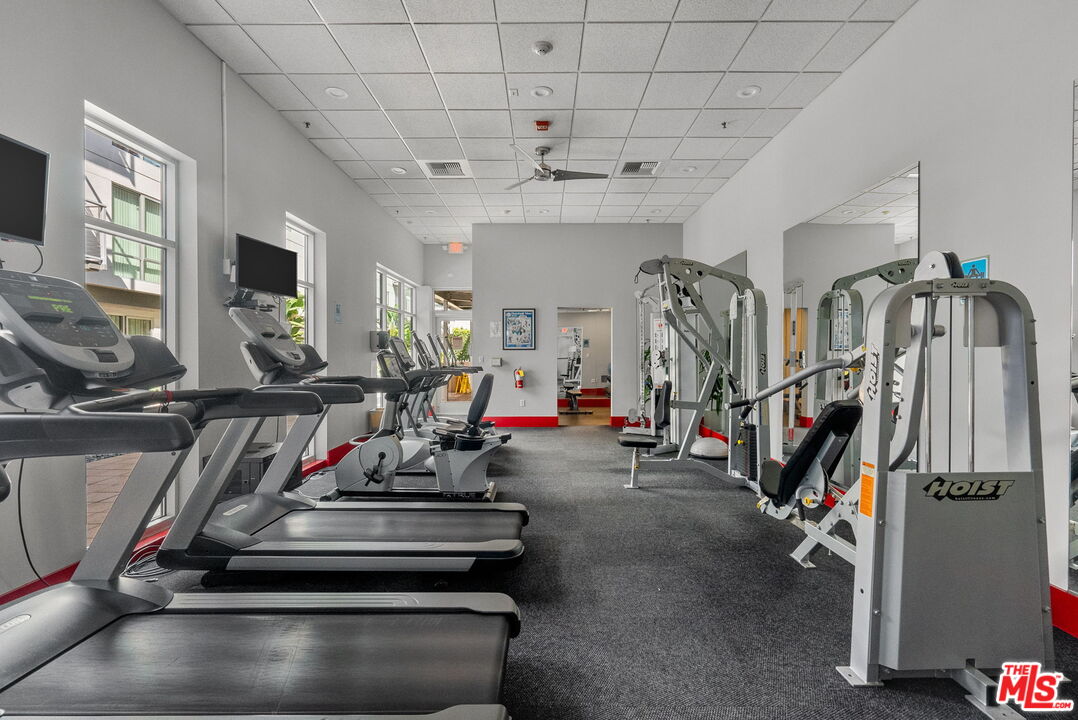 645 W 9th St Unit: 621