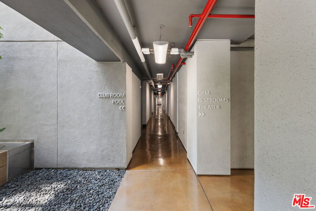 645 W 9th St Unit: 621