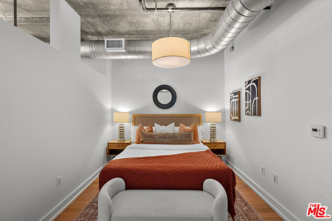 645 W 9th St Unit: 621