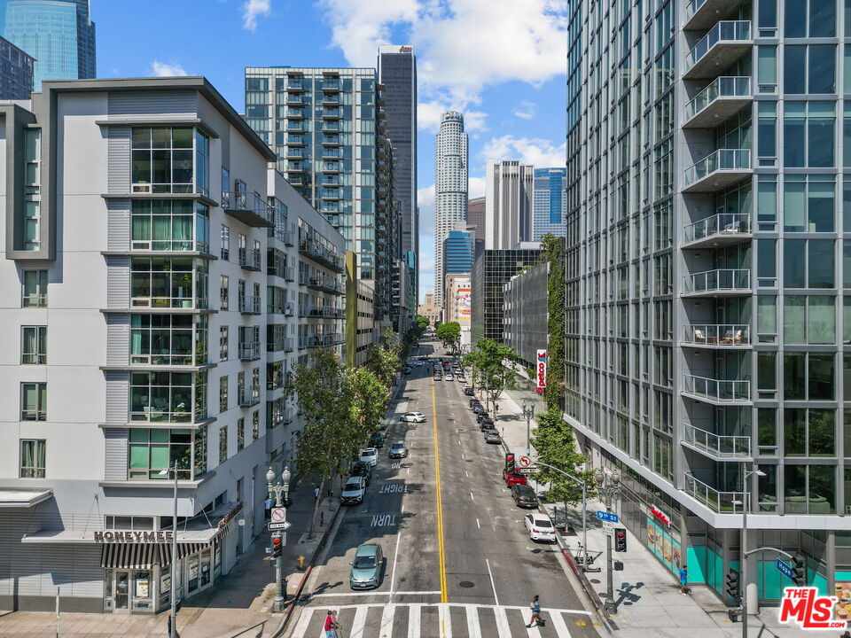 645 W 9th St Unit: 621