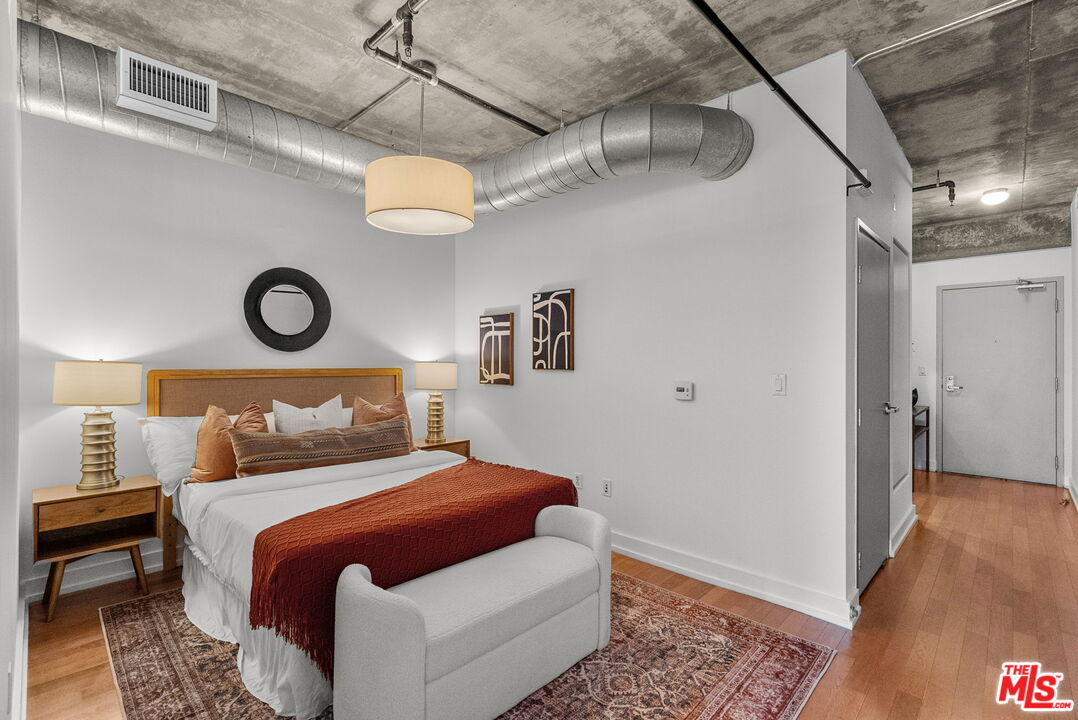645 W 9th St Unit: 621