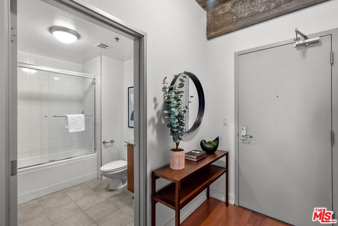 645 W 9th St Unit: 621