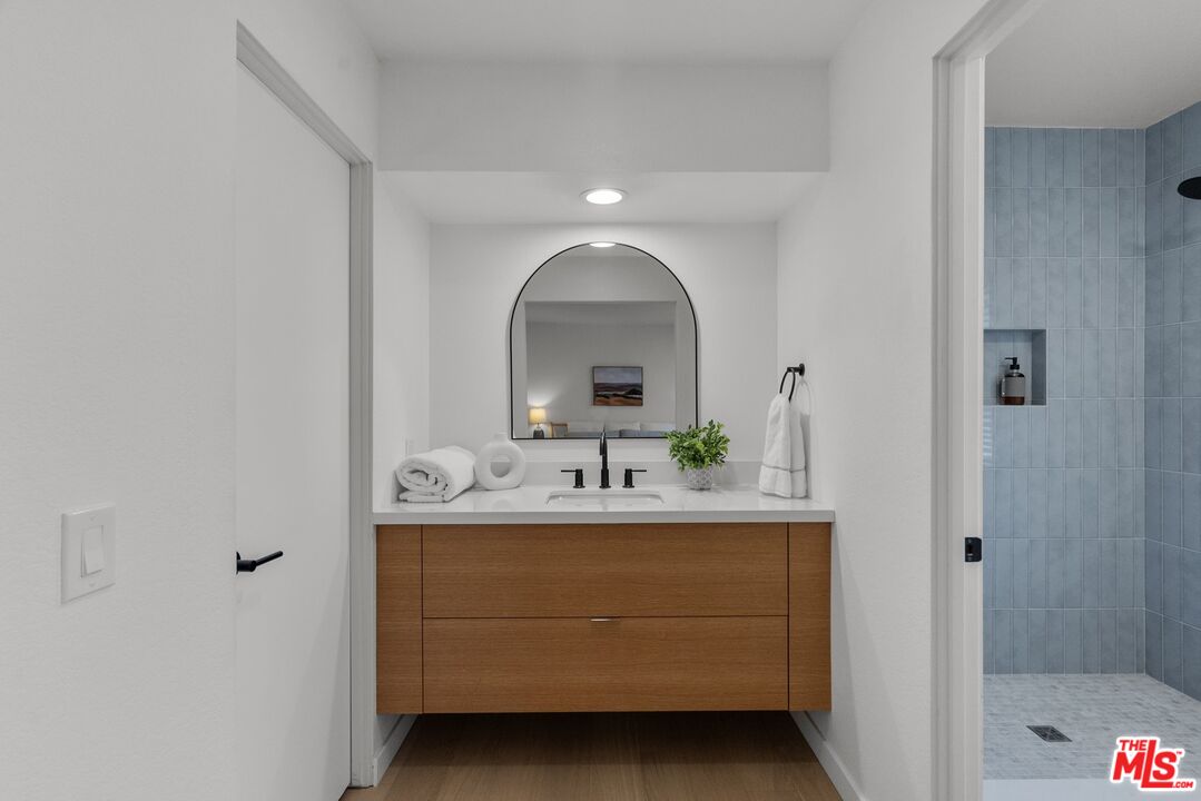 4521 Alla Rd Unit: 3