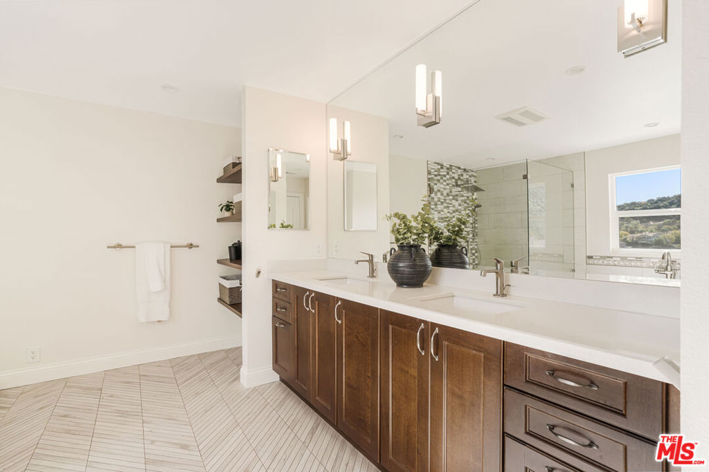 3804 Vista Linda Drive