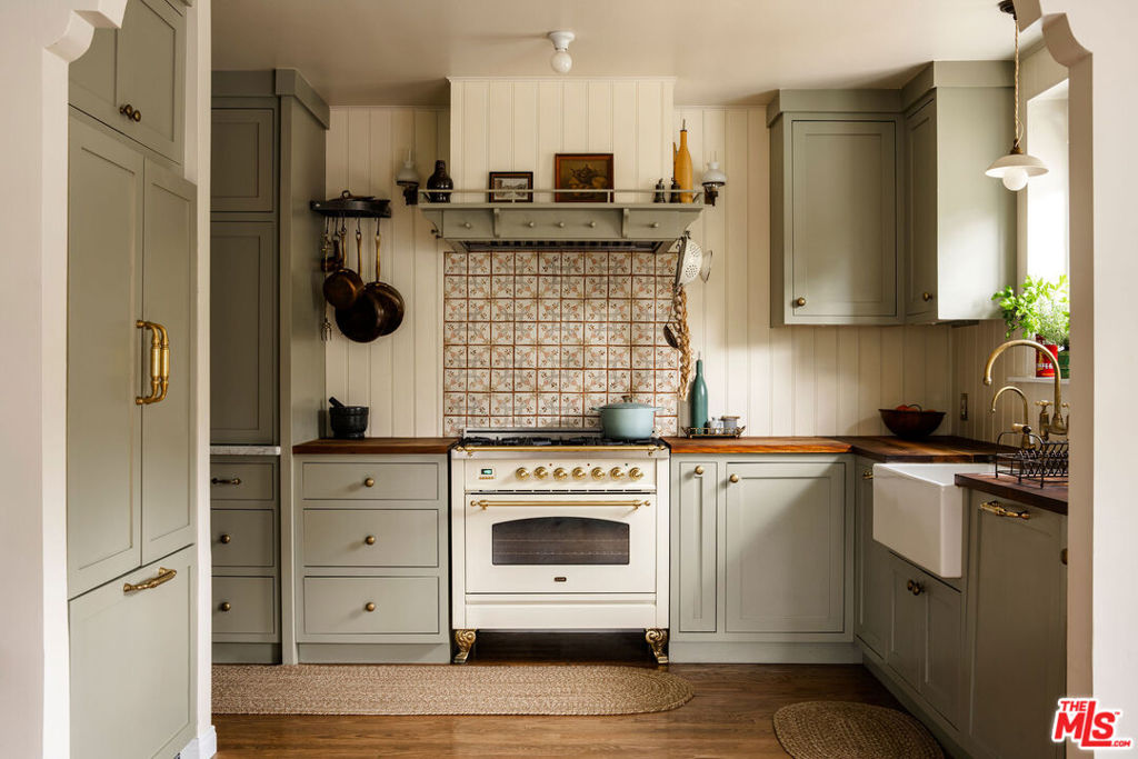 7290 Saint Estaban Street