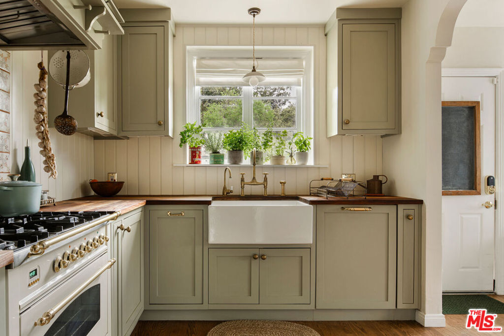 7290 Saint Estaban Street