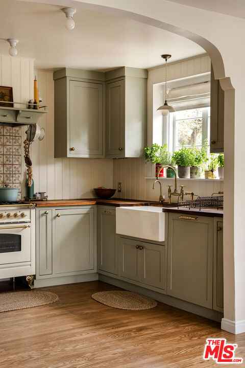 7290 Saint Estaban Street