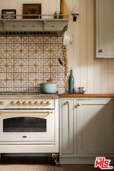 7290 Saint Estaban Street