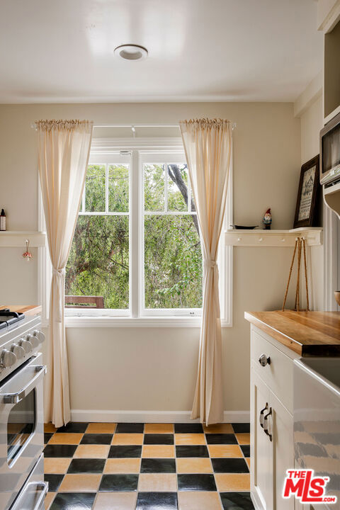 7290 Saint Estaban Street