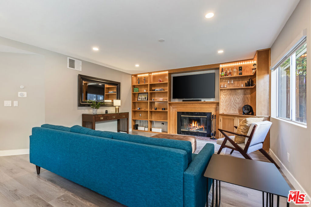 11472 Meadowview Lane