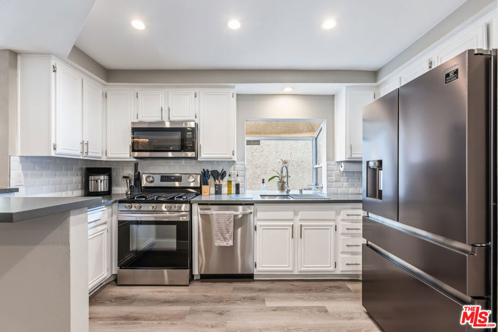 11472 Meadowview Lane