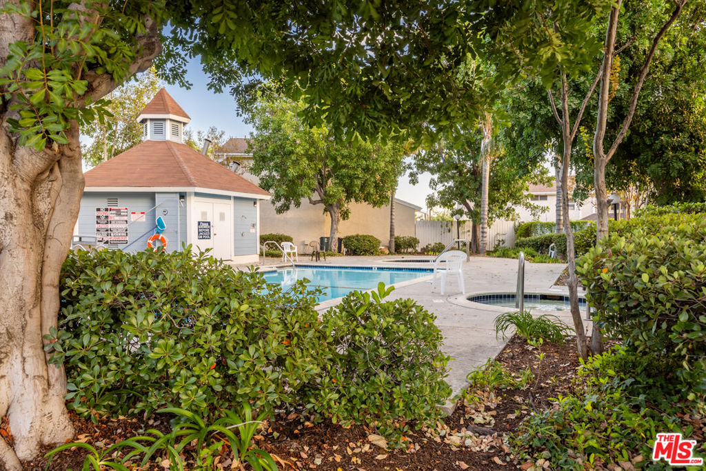 11472 Meadowview Lane