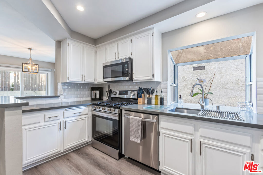 11472 Meadowview Lane