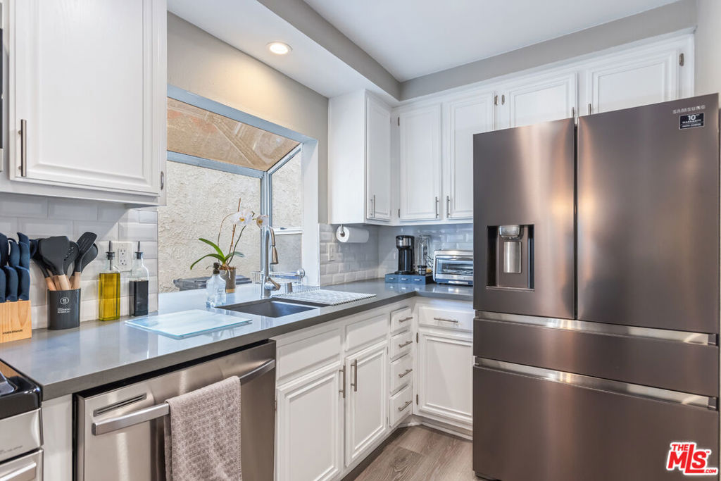 11472 Meadowview Lane