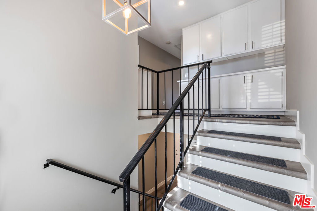 11472 Meadowview Lane