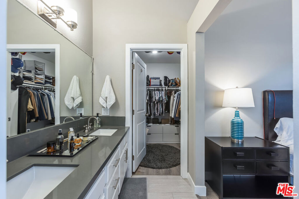 11472 Meadowview Lane