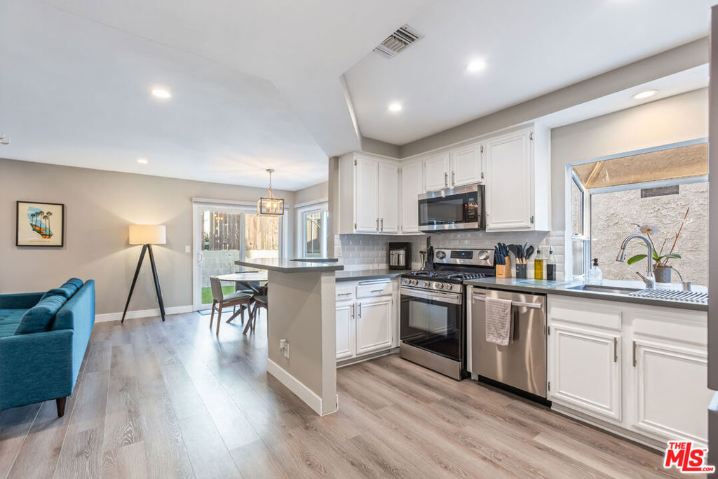 11472 Meadowview Lane