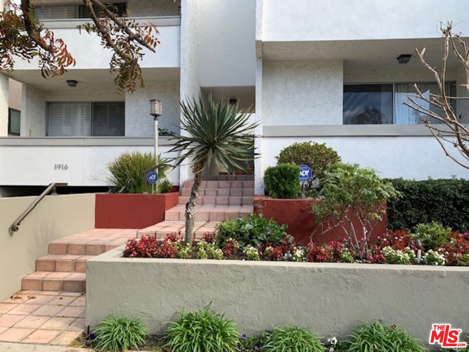 1916 Pelham Ave Unit: 3