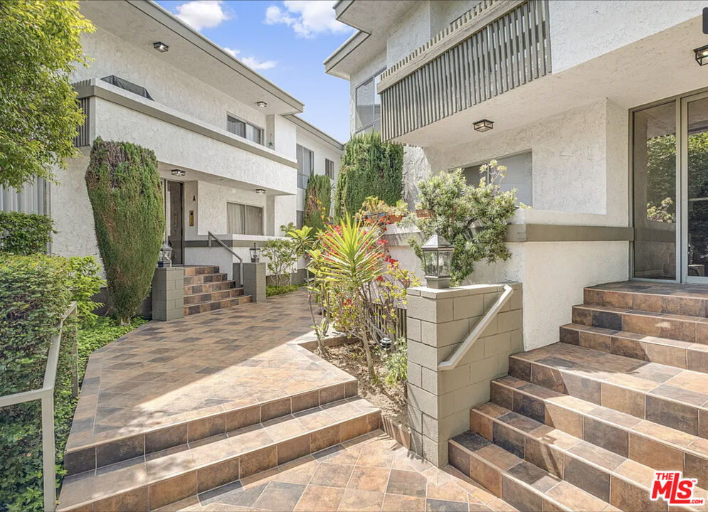 10445 Eastborne Ave Unit: 104