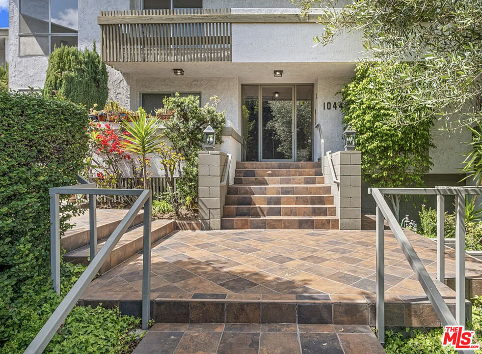 10445 Eastborne Ave Unit: 104