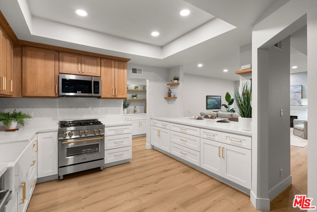 1875 Kelton Ave Unit: 104
