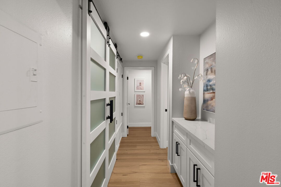 1875 Kelton Ave Unit: 104