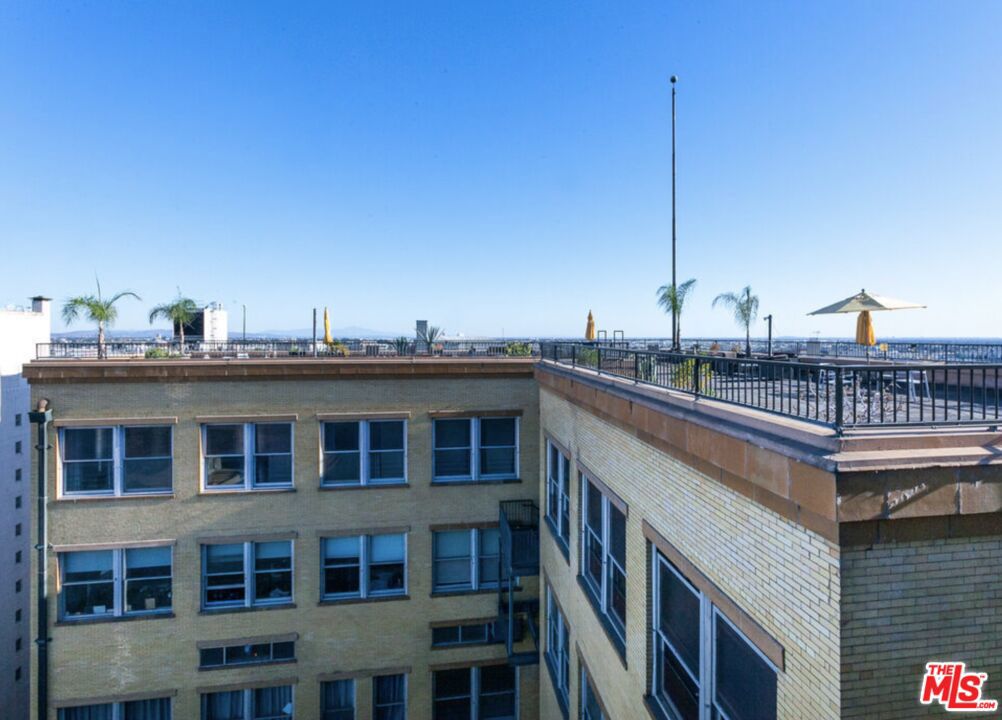 215 W 7th Street 1203