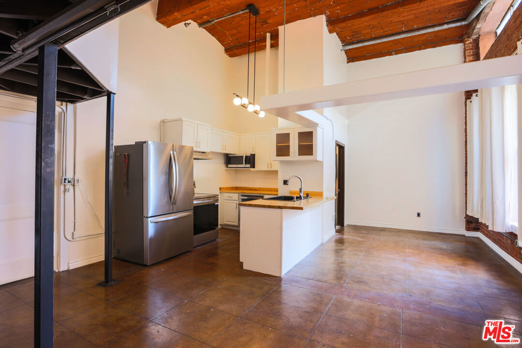 215 W 7th Street 1203