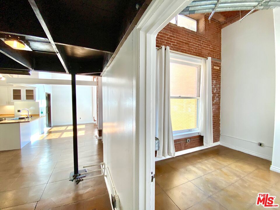 215 W 7th Street 1203