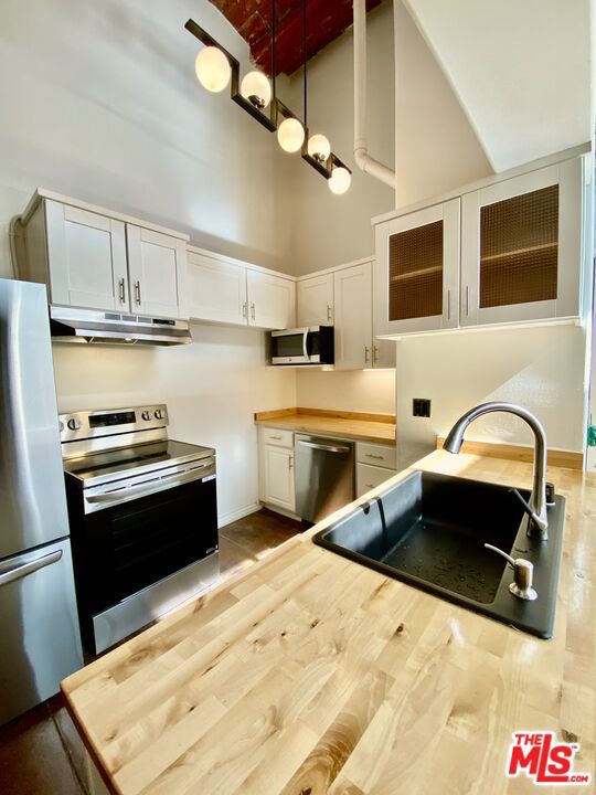 215 W 7th Street 1203