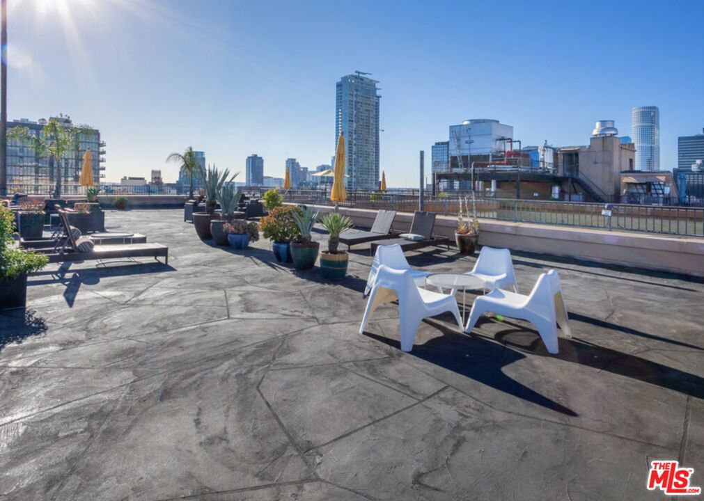 215 W 7th Street 1203